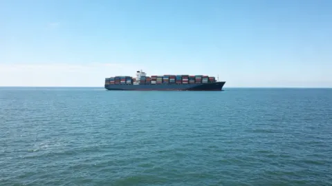 Shipping from Guangzhou to Chile in 2026: A Step-by-Step Importer Guide (Costs, Ports & 0% Duty)