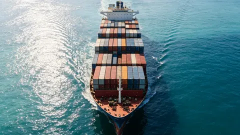 Shipping from Shenzhen to Chile in 2026: Yantian vs Shekou Rates, Transit Times and Customs